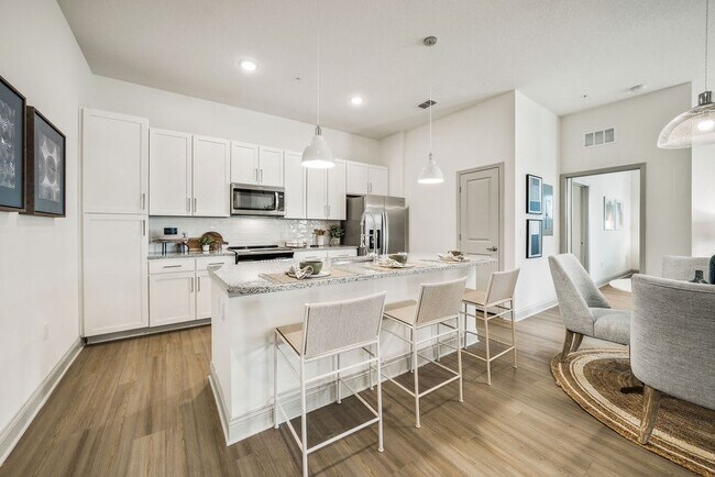 Foto del edificio - 7950 North Park Boulevard, Unit 2