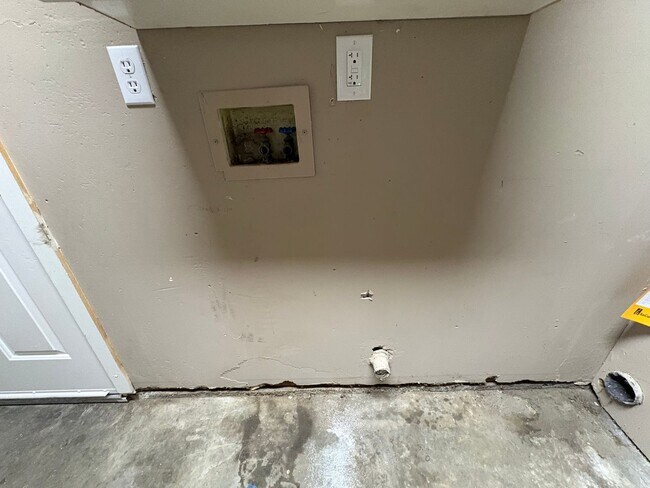 Building Photo - NW Visalia home coming soon