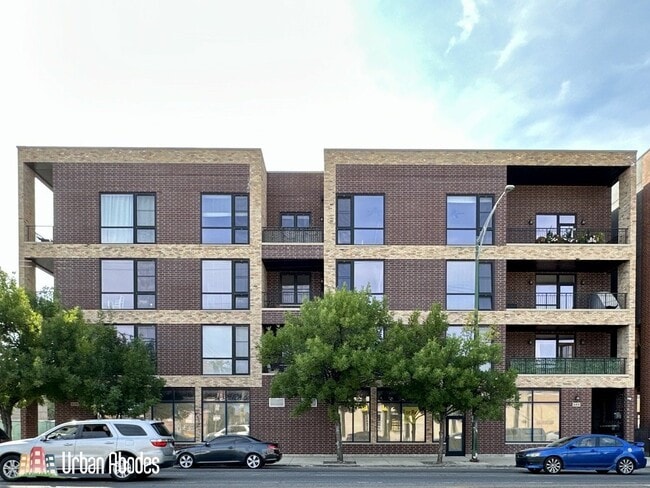 Building Photo - 520 N Western Ave