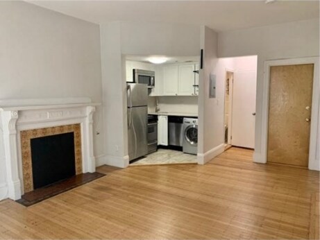 Building Photo - 222 Newbury St