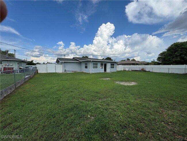 Foto del edificio - 2328 Country Club Blvd