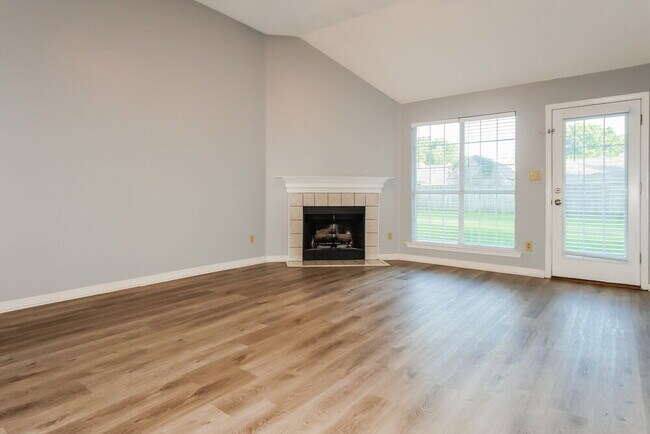 Foto del edificio - 11203 Cashmere Wood Dr