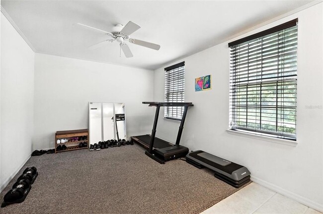 Building Photo - 742 Centervale Dr