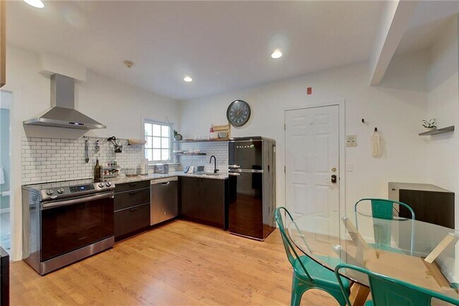 Building Photo - 26 Cliff Ave