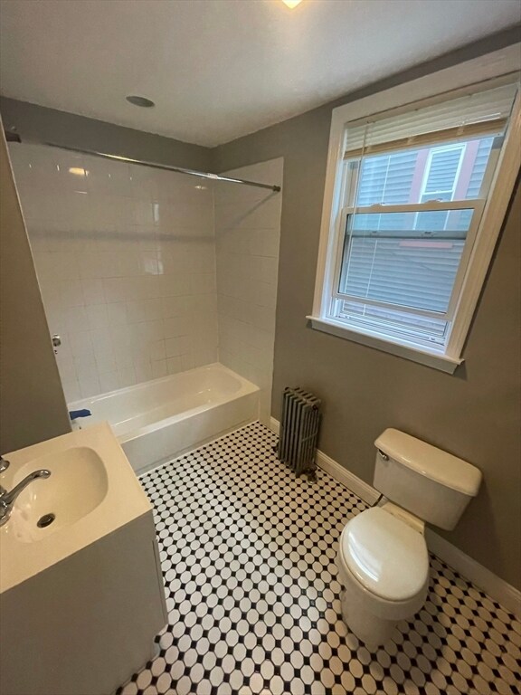 Building Photo - 5 Sunset St