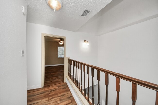 Building Photo - 800 Country Pl Dr