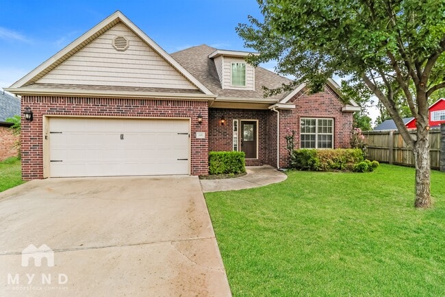 Building Photo - 100 NE Chicory Ln