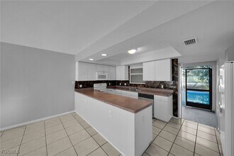 Building Photo - 1407 SE 24th Ave