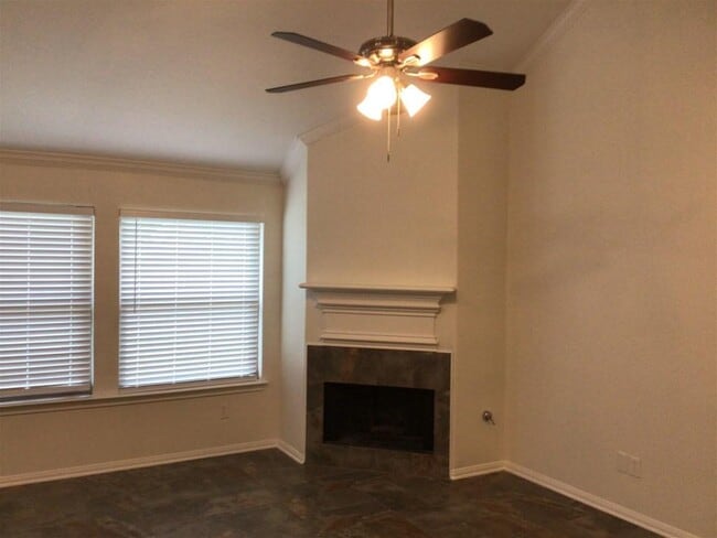 Building Photo - 30710 Country Meadows Dr