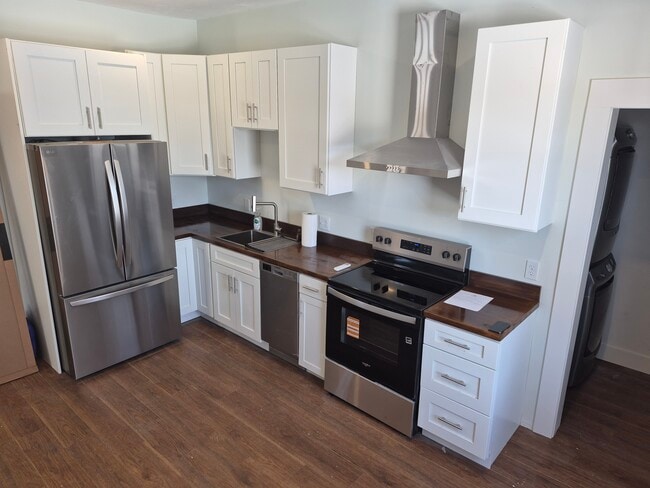 Kitchen - 13 Birch Meadow Rd
