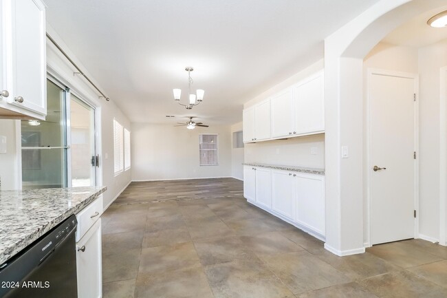 Foto del edificio - 15413 W Watson Ln