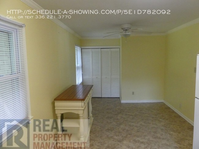 Building Photo - 2803 Emerson Rd