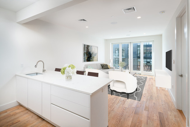 Building Photo - 18A Bleecker St