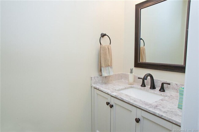 Foto del edificio - 48 Farmington Chase Crescent