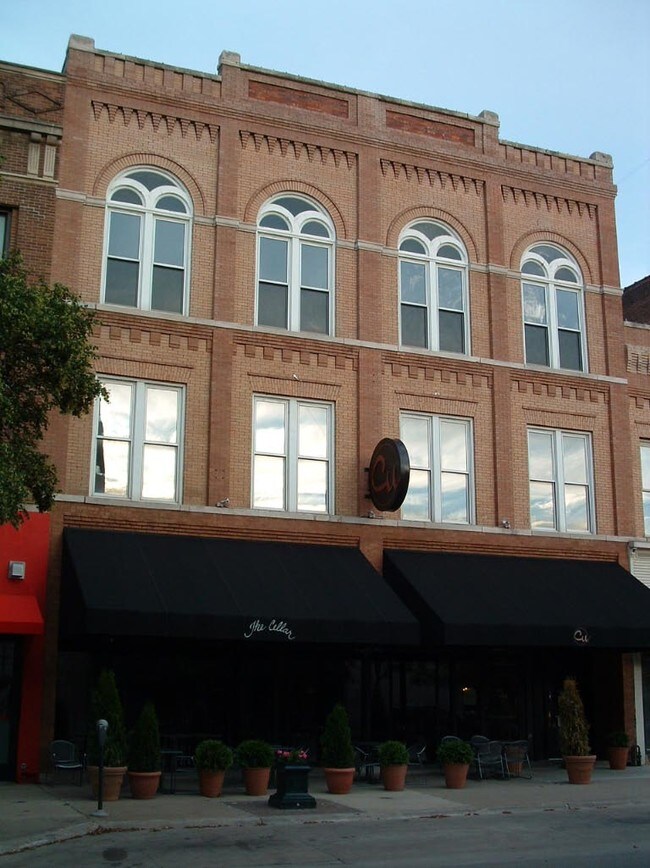 Building Photo - 320A E 4th St