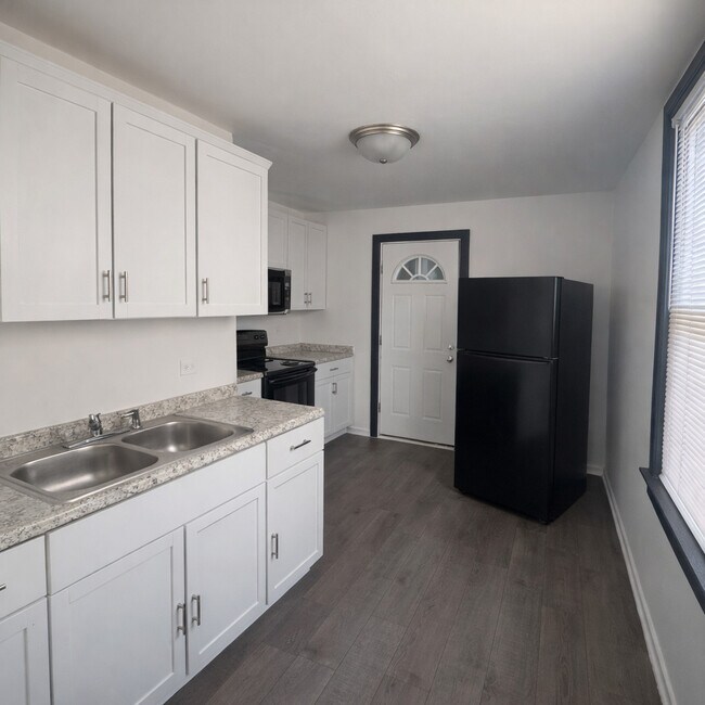 Foto del edificio - 7923 S Clyde Ave