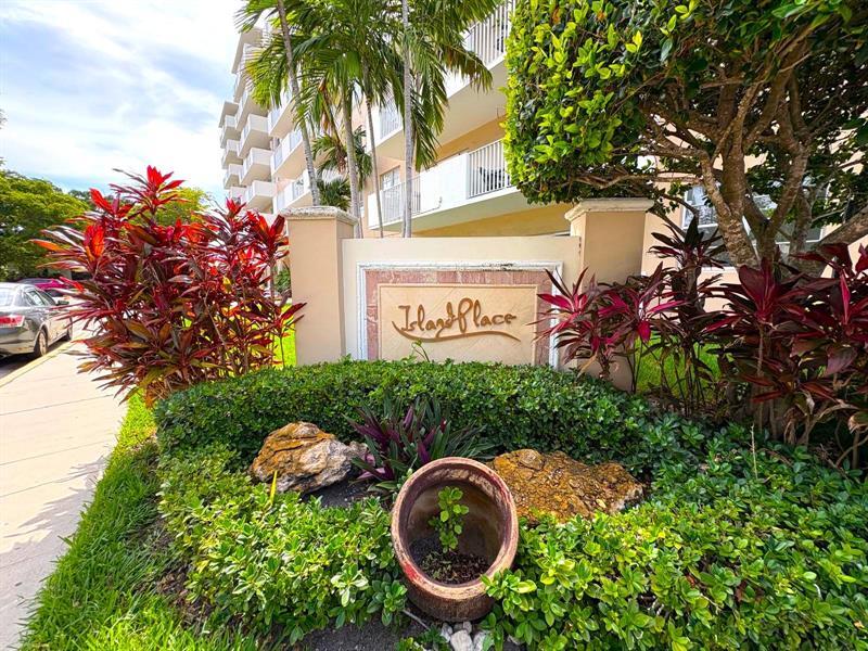 Foto principal - 1455 N Treasure Dr
