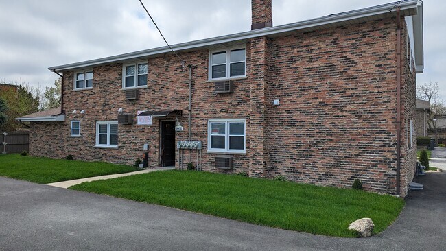 Foto del edificio - 14475 Jefferson Ave