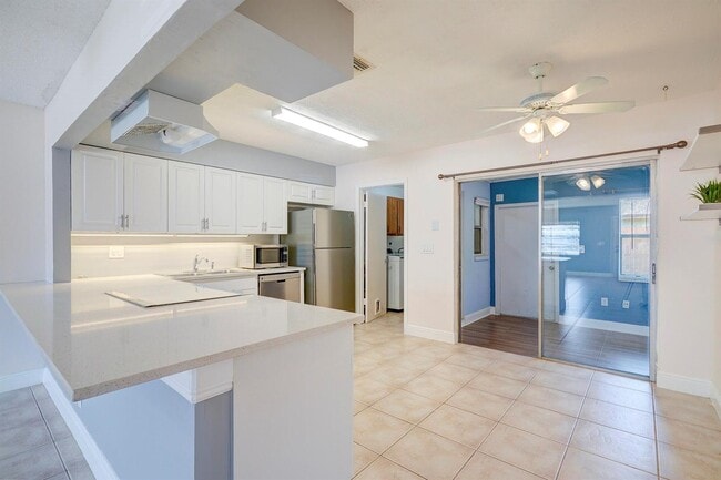 Building Photo - 3929 Kenas St