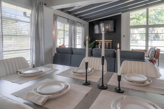 Building Photo - 4301 N Albany Ave