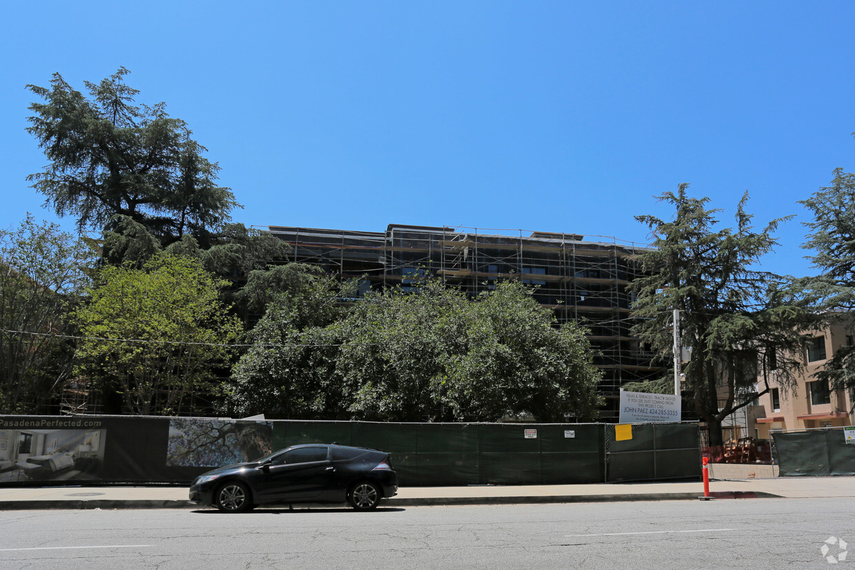 Building Photo - Villas & Terraces at Ambassador Gardens