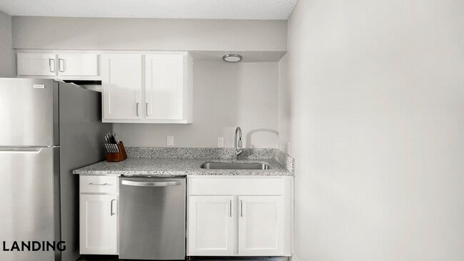Building Photo - 231 New Shackle Island Rd