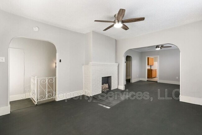 Building Photo - 1225 Odeon St