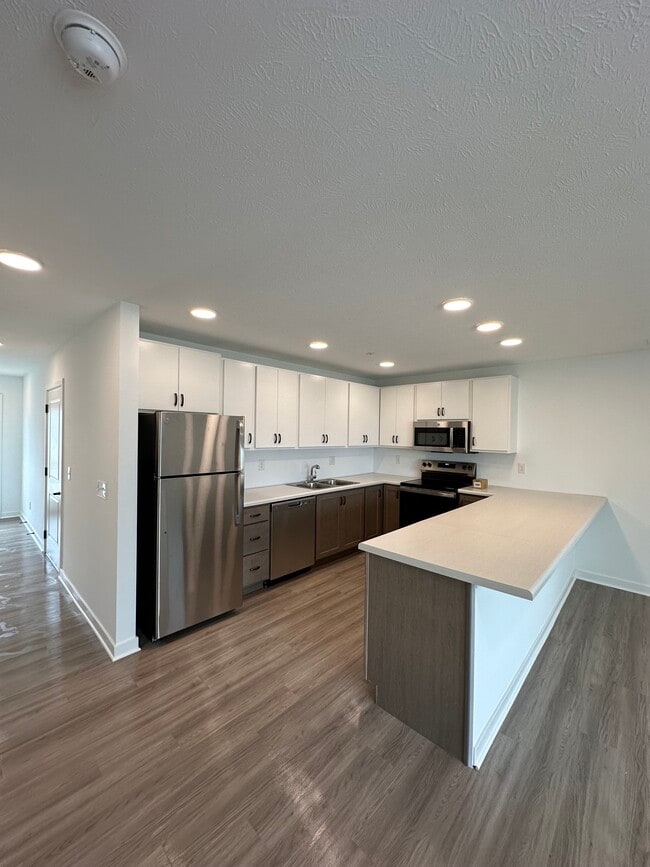Building Photo - Foxtail Meadows - South