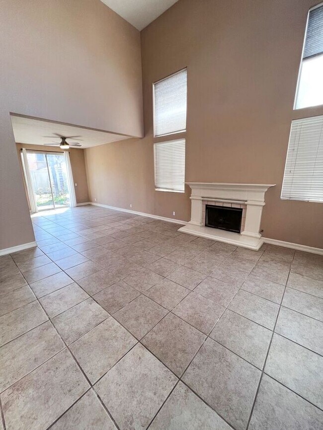 Building Photo - 4 Bed/2.5 Bath Home for Rent in Vista!