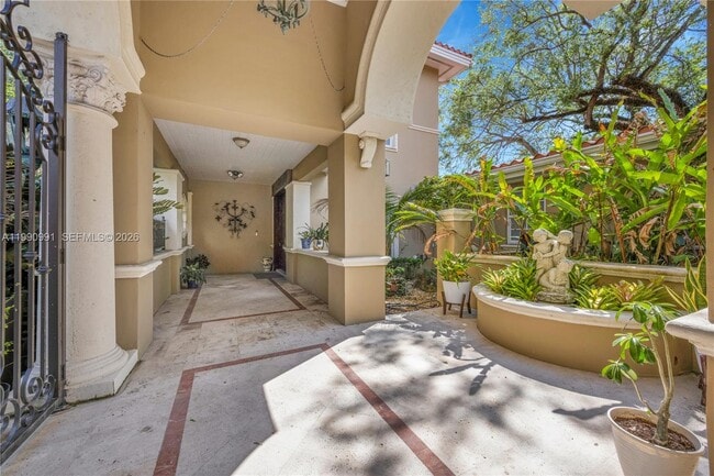 Foto del edificio - 6200 Granada Blvd