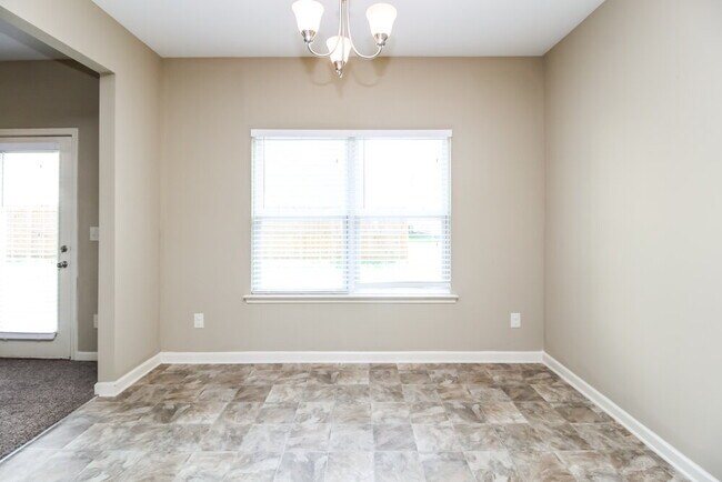 Building Photo - 41 Crescent Chase