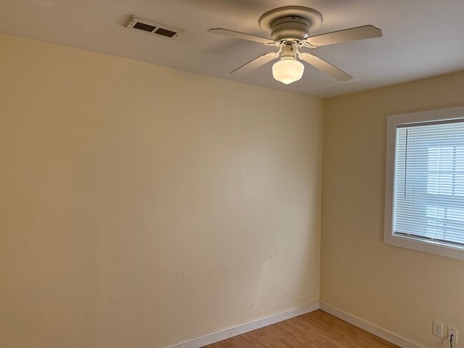 Building Photo - Cozy 2 bedroom remodeled home