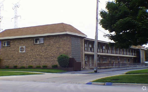 Foto principal - 9450 N Washington St
