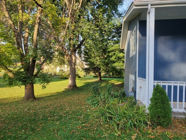 Building Photo - 2117 Fern Ln