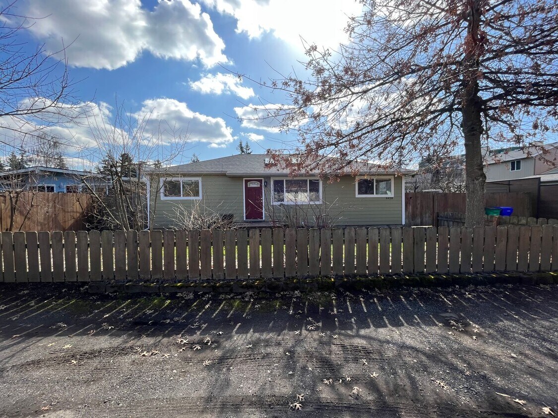 Primary Photo - Amazing 3 Bed, 2 Bath House in NE Portland...