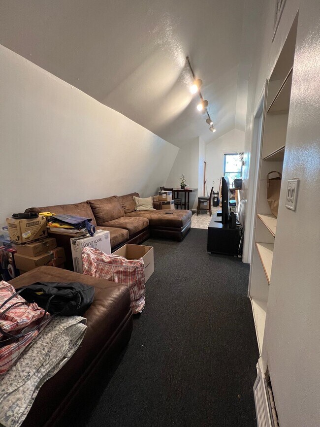 Building Photo - 221 Danforth Ave