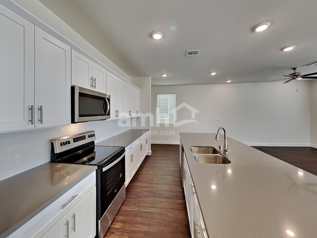 Building Photo - 584 Lotus Land Avenue