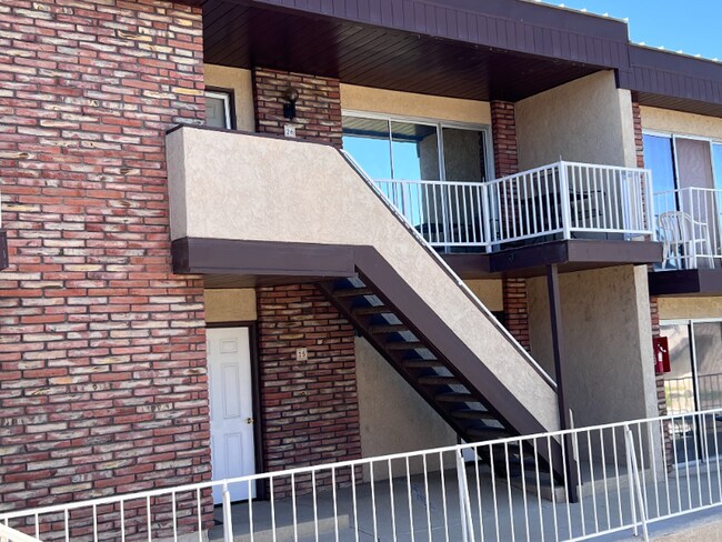 Foto del edificio - 9170 Riverside Dr