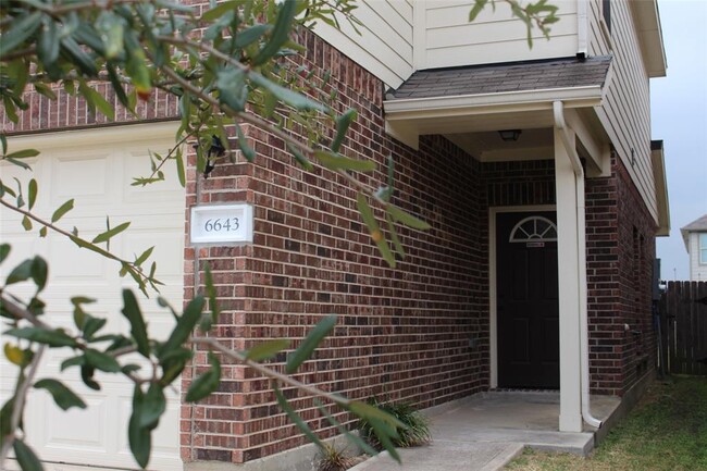 Foto del edificio - 6643 Sharpstone Creek Ln