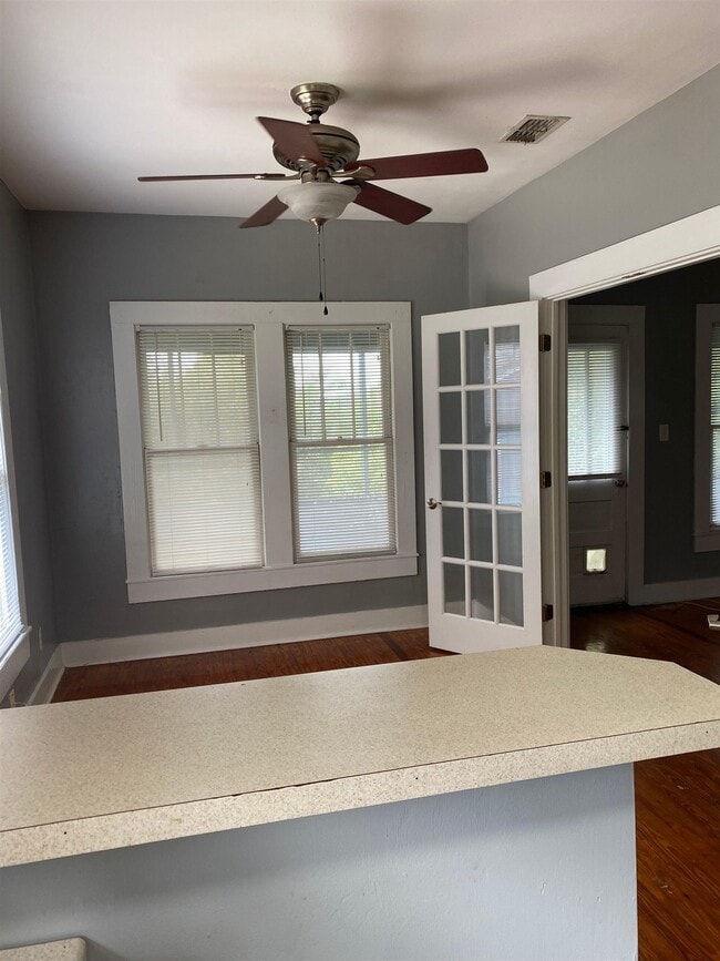 Foto del edificio - 1241 N Adams St