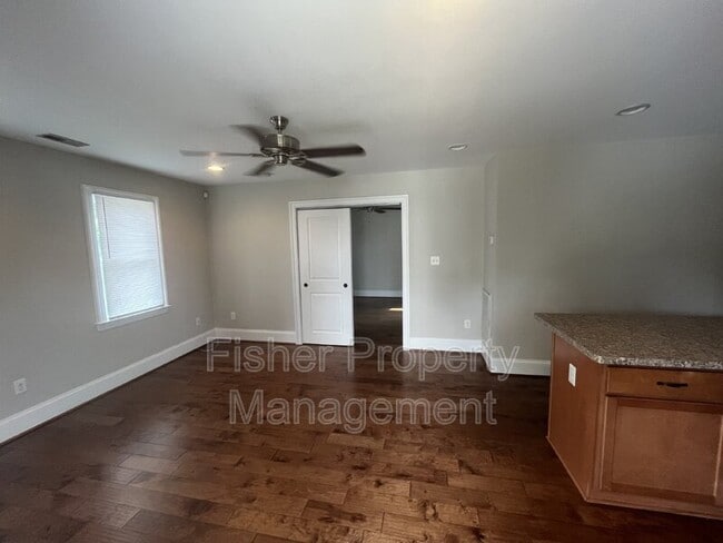 Foto del edificio - 211 W 11th St