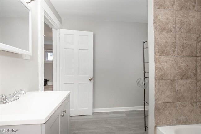 Building Photo - 844 E 154th St