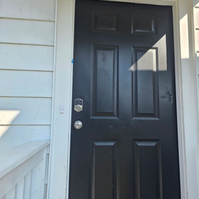 Building Photo - 711 Marine St