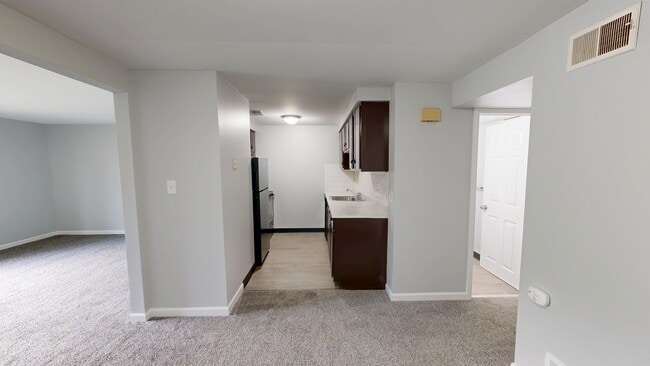 1BR, 1BA - 850SF - Dining Area - West Summerset Apartments