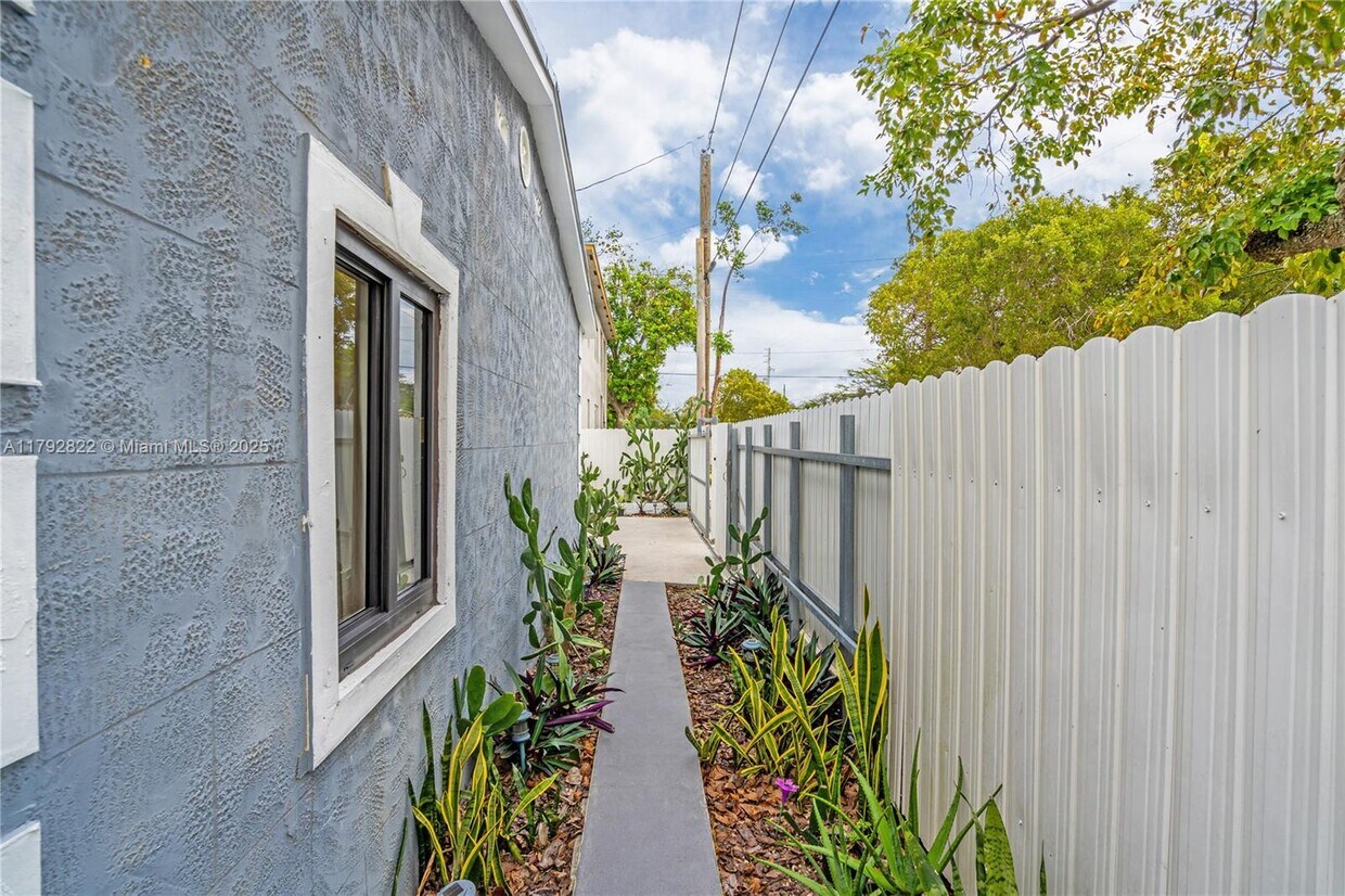 Foto principal - 519 NW 52nd St