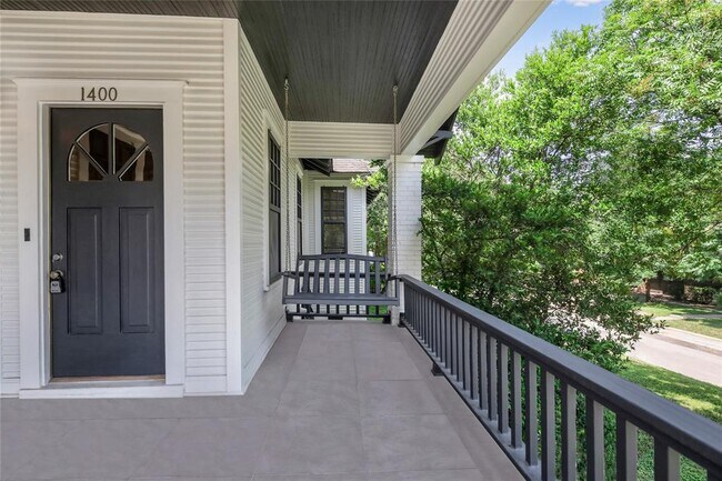 Foto del edificio - 1400 W 10th St