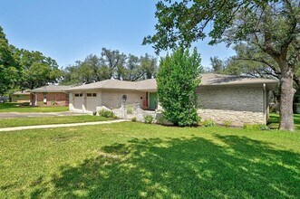 Building Photo - 110 Ridge Oak Dr
