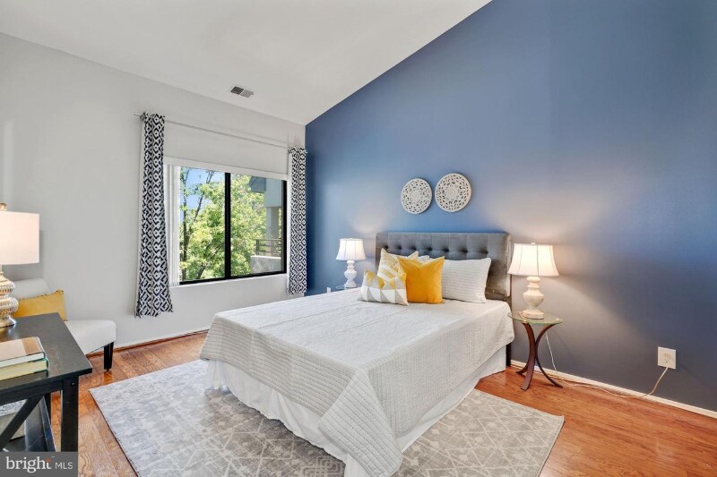 Primary Photo - 6060 California Cir