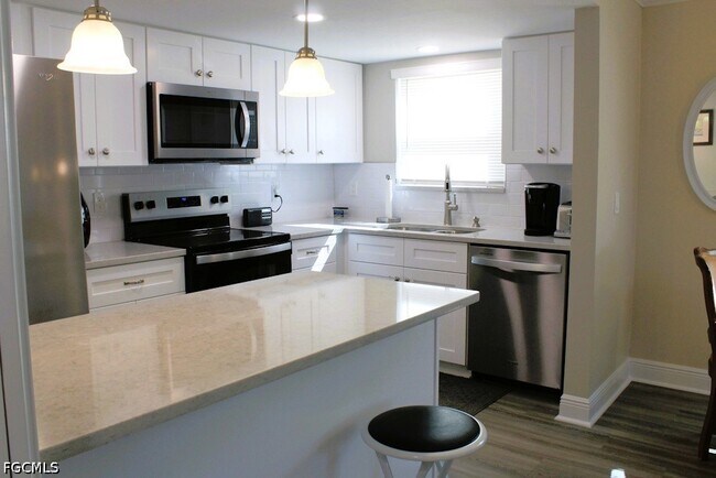 Foto del edificio - 16881 Davis Rd
