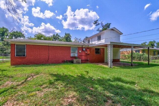 Foto del edificio - Newly Renovated  4 bedroom 1 bath
